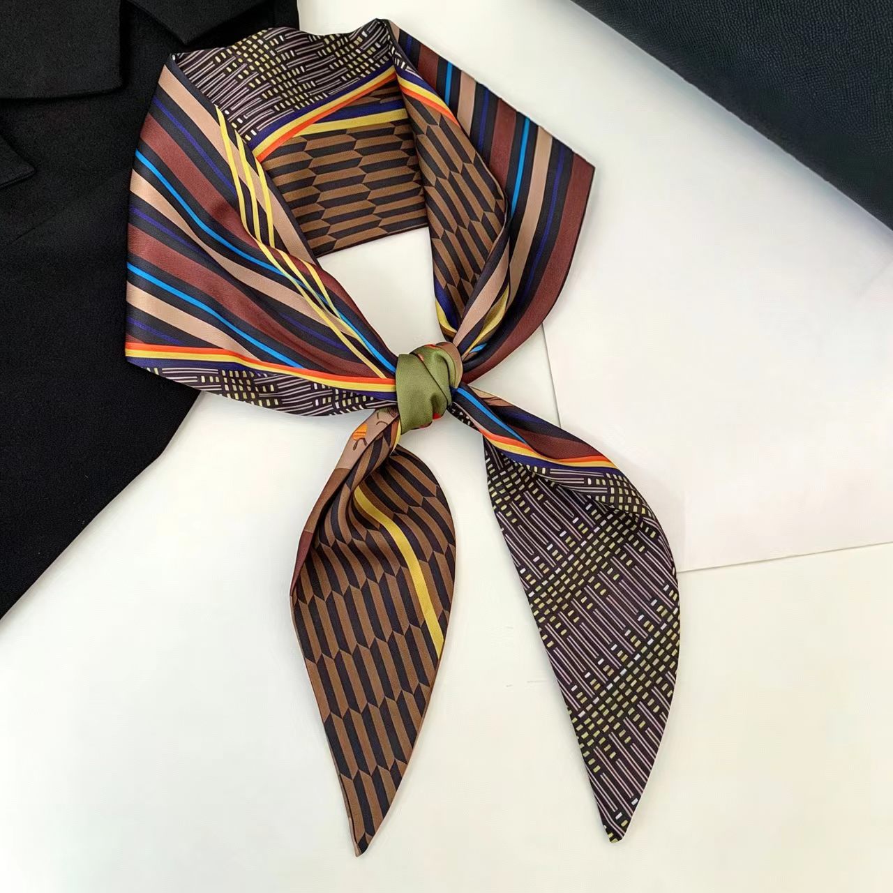 Pañuelo de seda de lujo con es - Silk Tie Woven reseña y precio