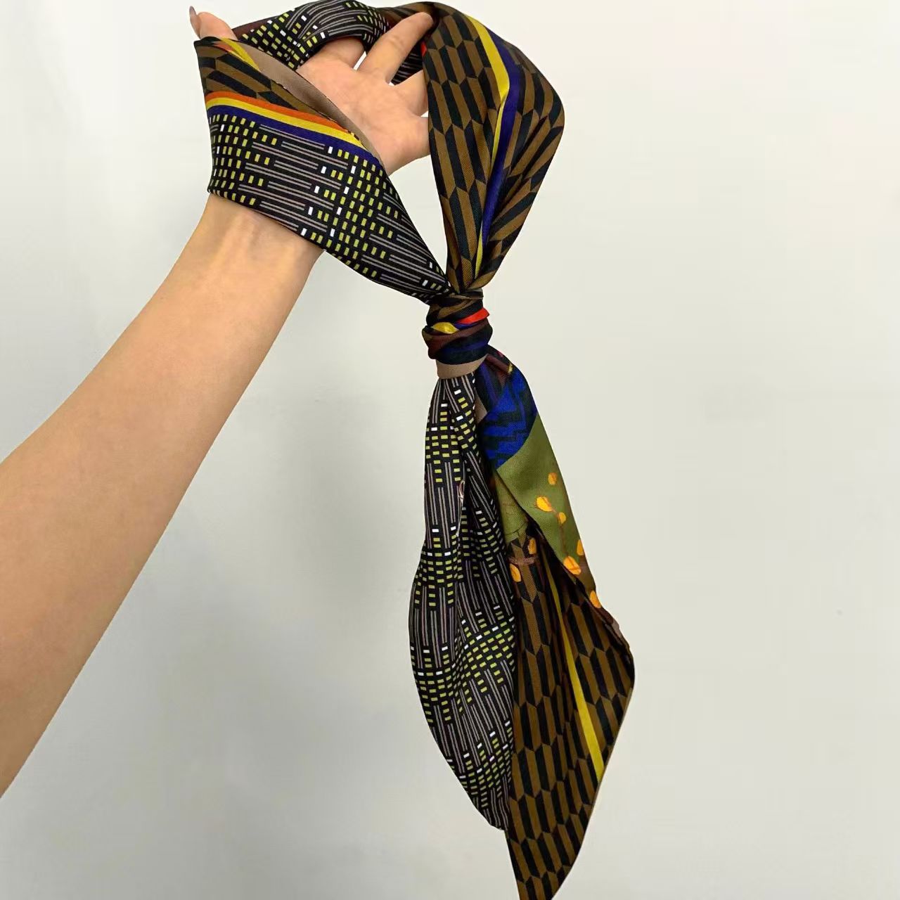Pañuelo de seda de lujo con es - Silk Tie Woven reseña y precio
