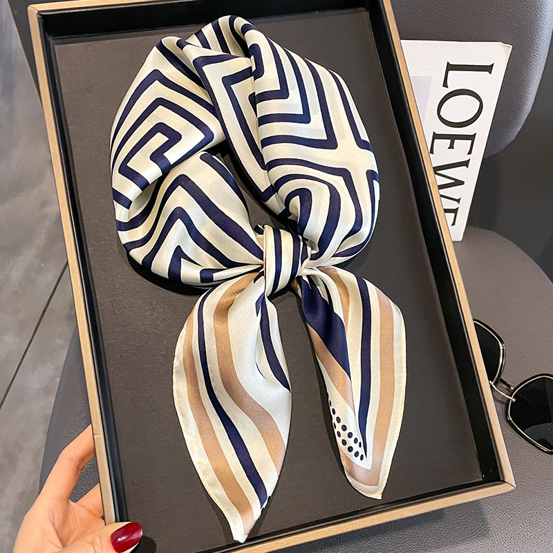 Pañuelo de marca de lujo para  - Silk Tie Woven reseña y precio