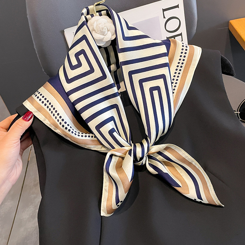 Pañuelo de marca de lujo para  - Silk Tie Woven reseña y precio